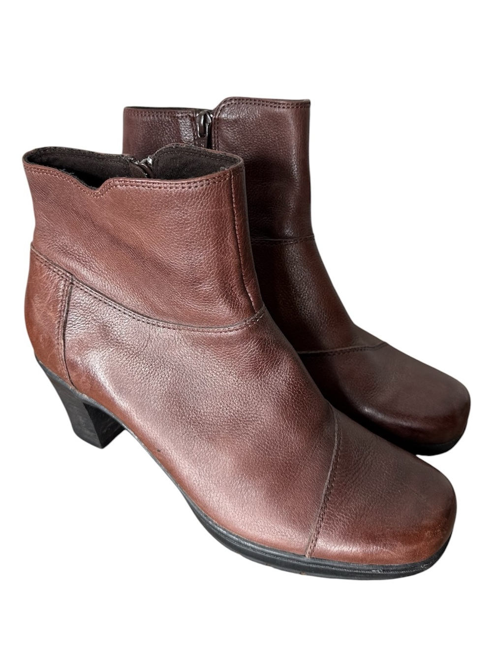 CLARKS Bendables Brown Leather Booties Zipper Heel Size 8